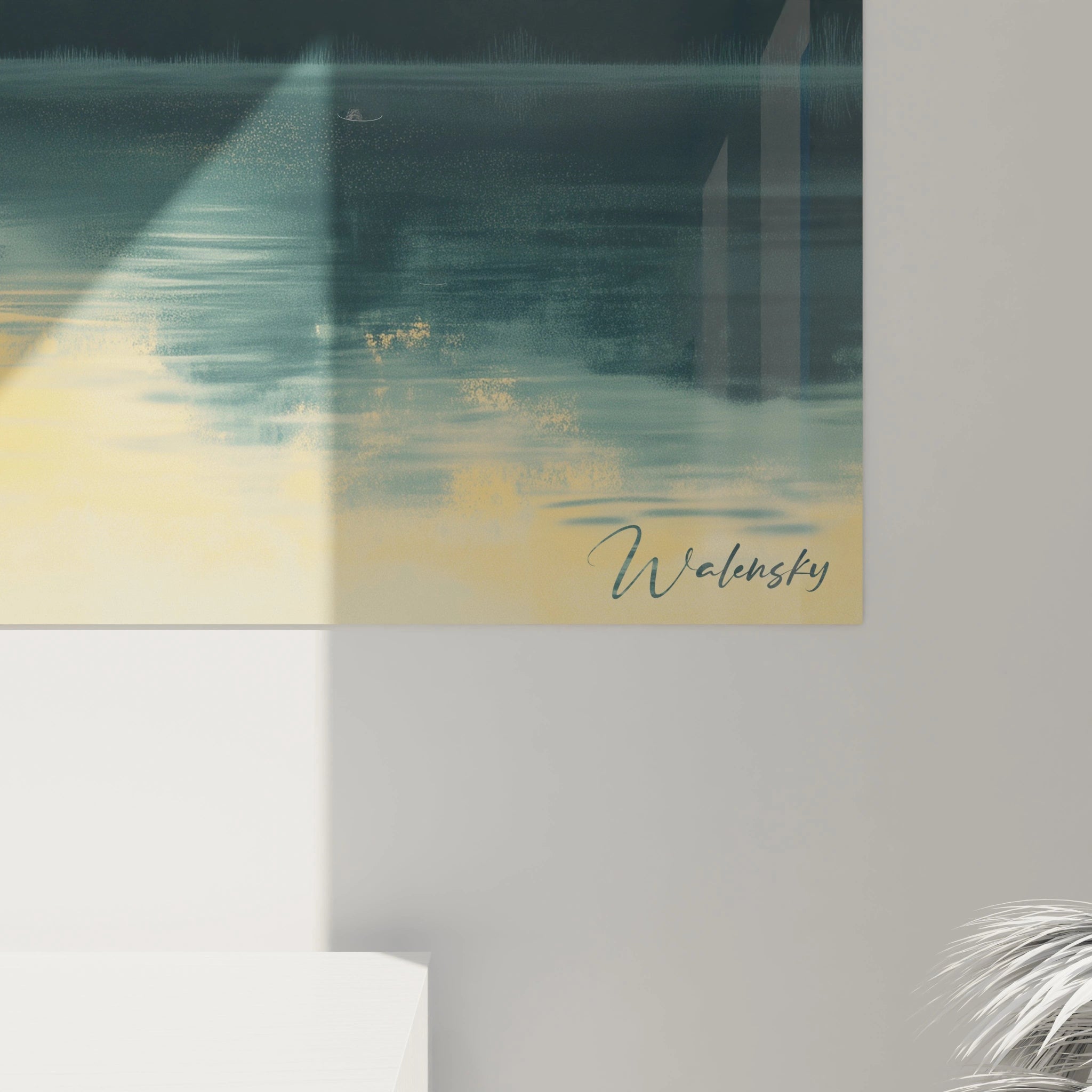 Un tableau Caspar David Friedrich représentant un décor naturel avec un soleil bas sur l’horizon, des reflets miroitants sur un lac et des ombres de feuillages, jouant avec les nuances de jaune, vert et gris.