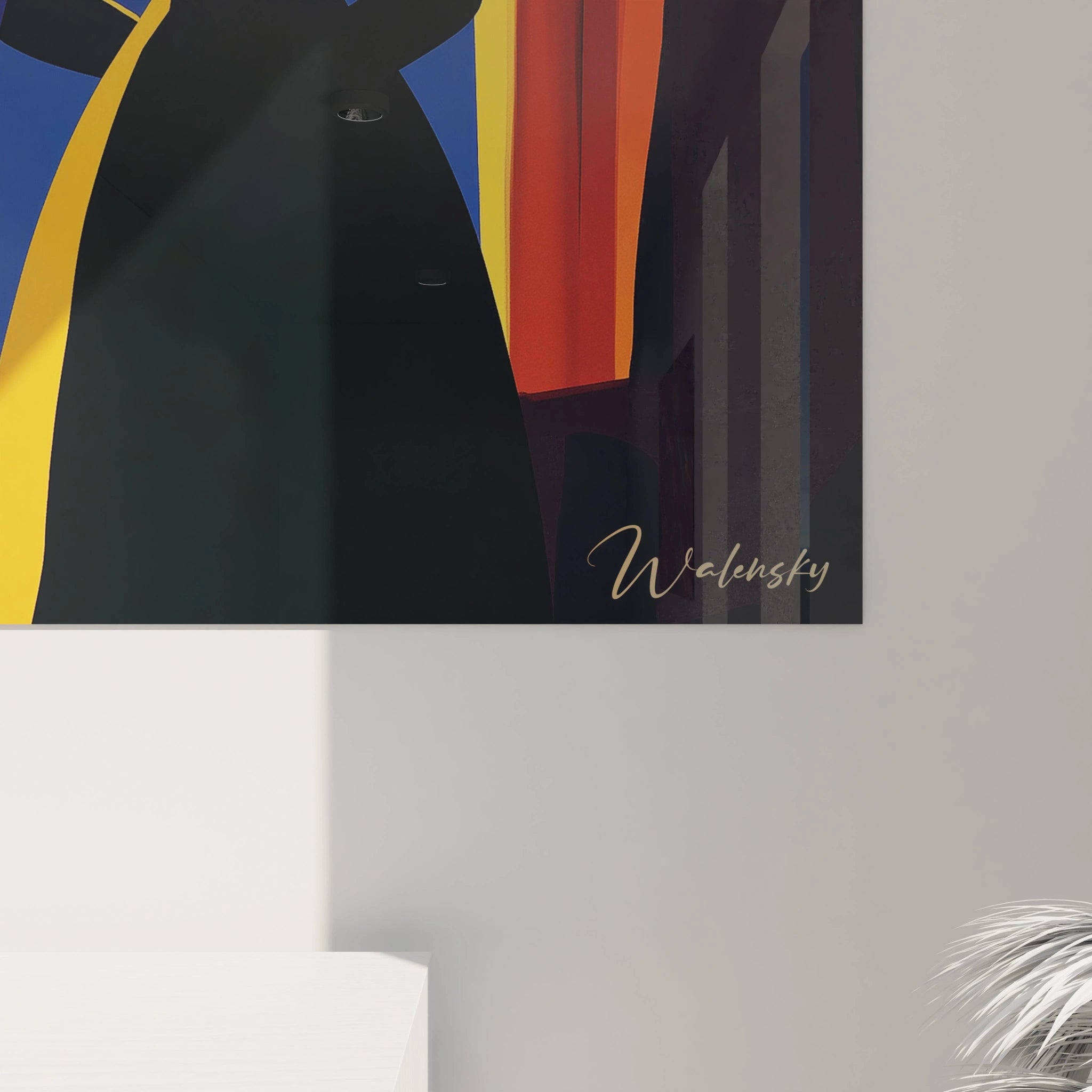 Un tableau artistique abstrait avec des escaliers rouges, des formes géométriques bleues et une lampe murale jaune, mettant en valeur des contrastes lumineux et des aplats de couleurs vives.