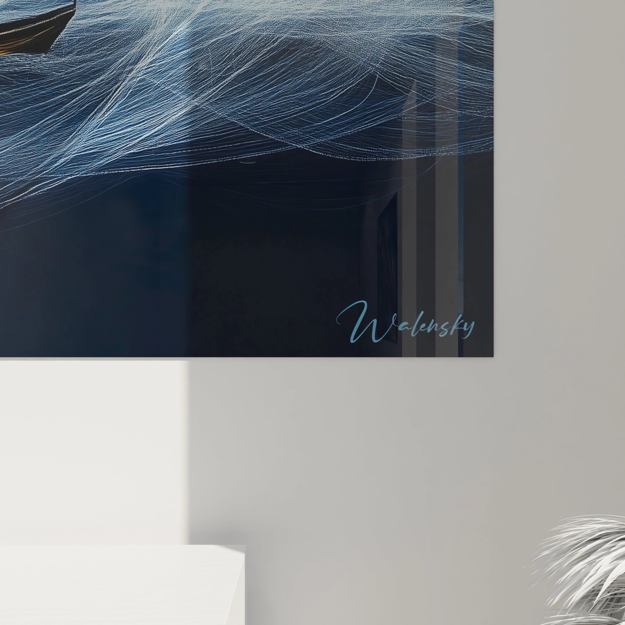 Un tableau J.M.W. Turner capturant des bateaux sombres illuminés de jaune, flottant sur des vagues composées de lignes lumineuses blanches, avec une pleine lune argentée en arrière-plan sur un ciel bleu profond.