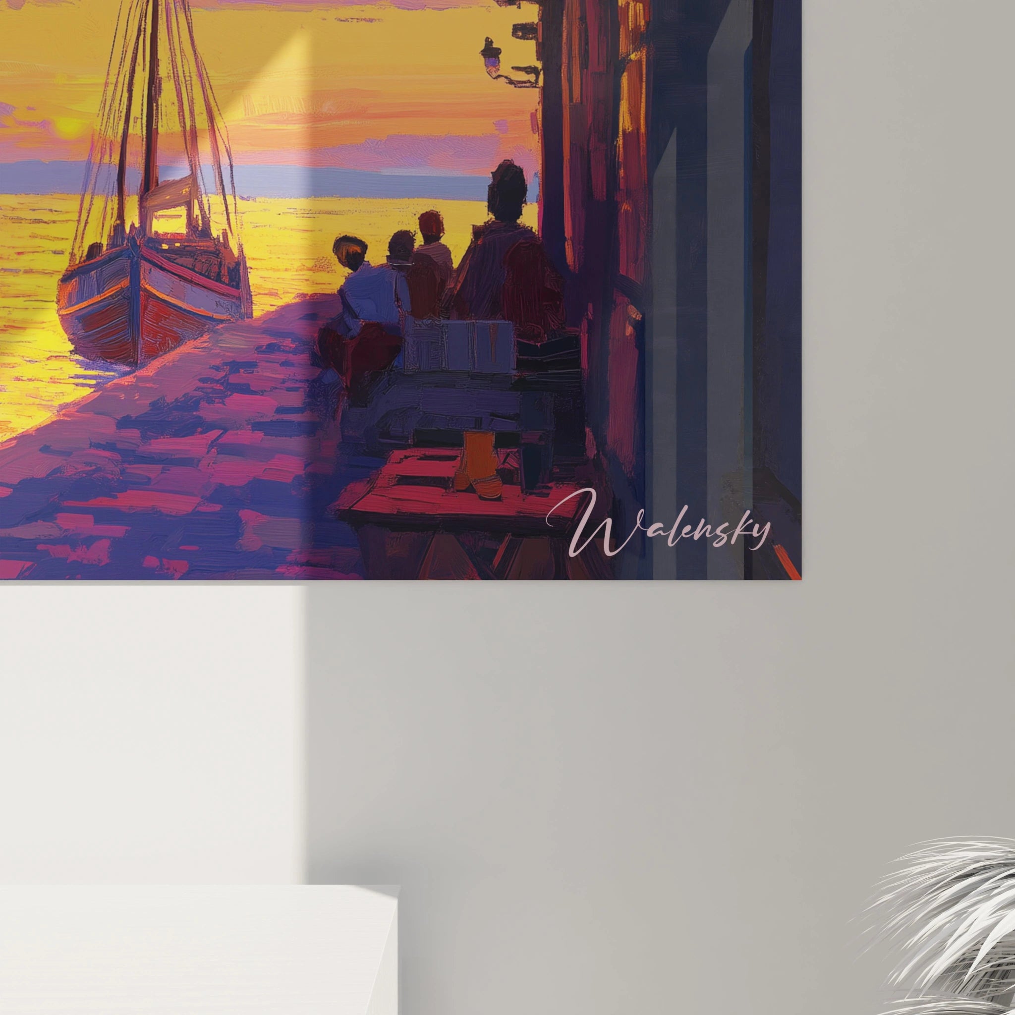 Un tableau Claude Joseph Vernet représentant une rue longeant un port, avec des bâtiments aux fenêtres éclairées et un ciel en dégradé de teintes chaudes. Texture marquée sur les pavés et l’eau ondulante.