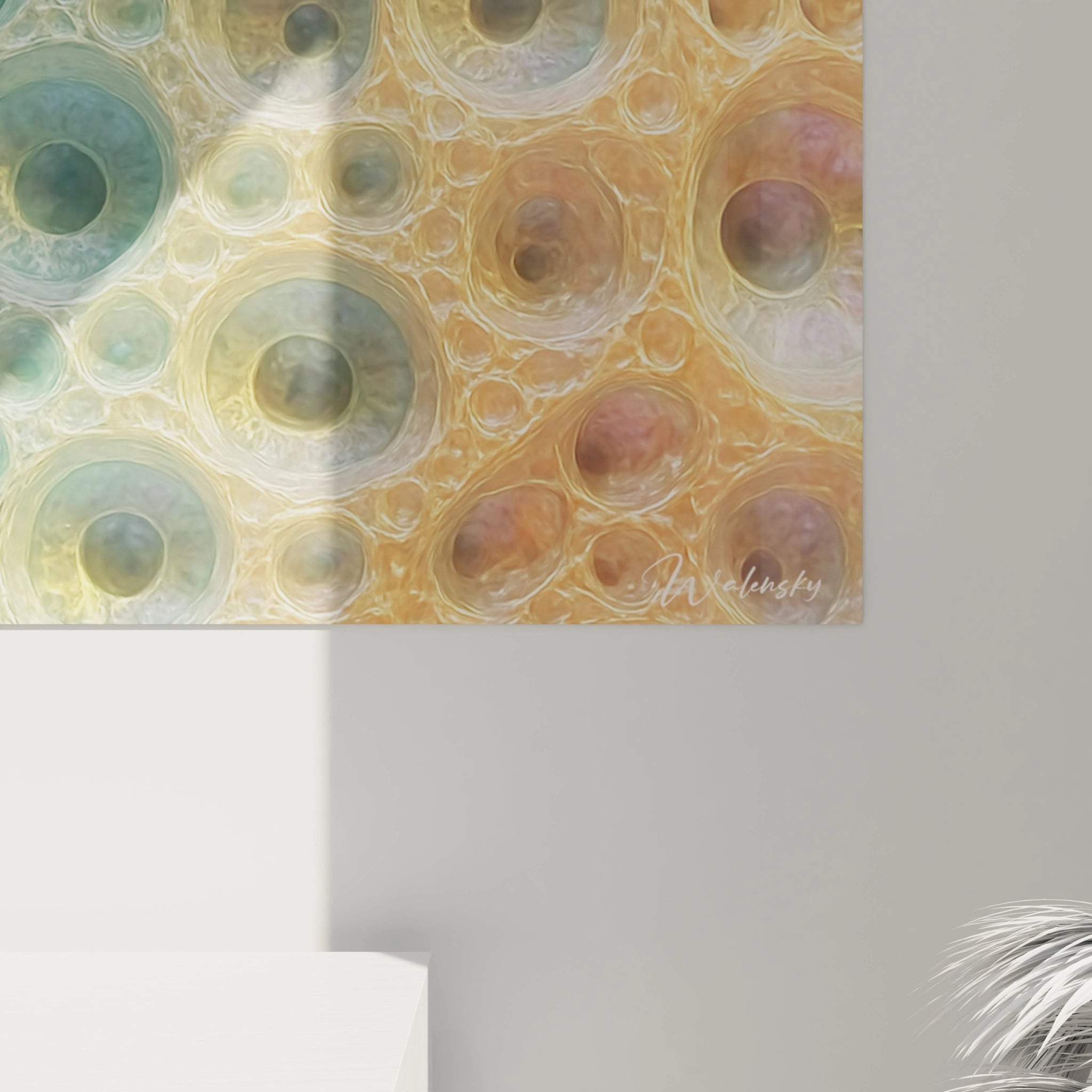 Un tableau relief aquatique illustrant une composition de cavités circulaires brillantes qui s'entrecroisent, passant du turquoise au doré, avec une texture lisse et réfléchissante qui suggère un monde sous-marin ou une vue microscopique de tissus organiques.