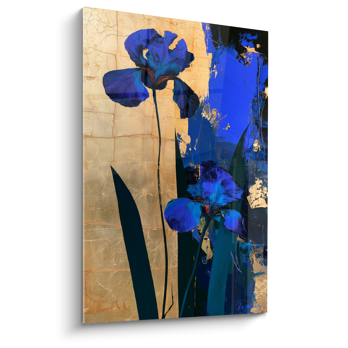 Iris bleu marine et bleu électrique sur fond doré craquelé, empâtements picturaux visibles