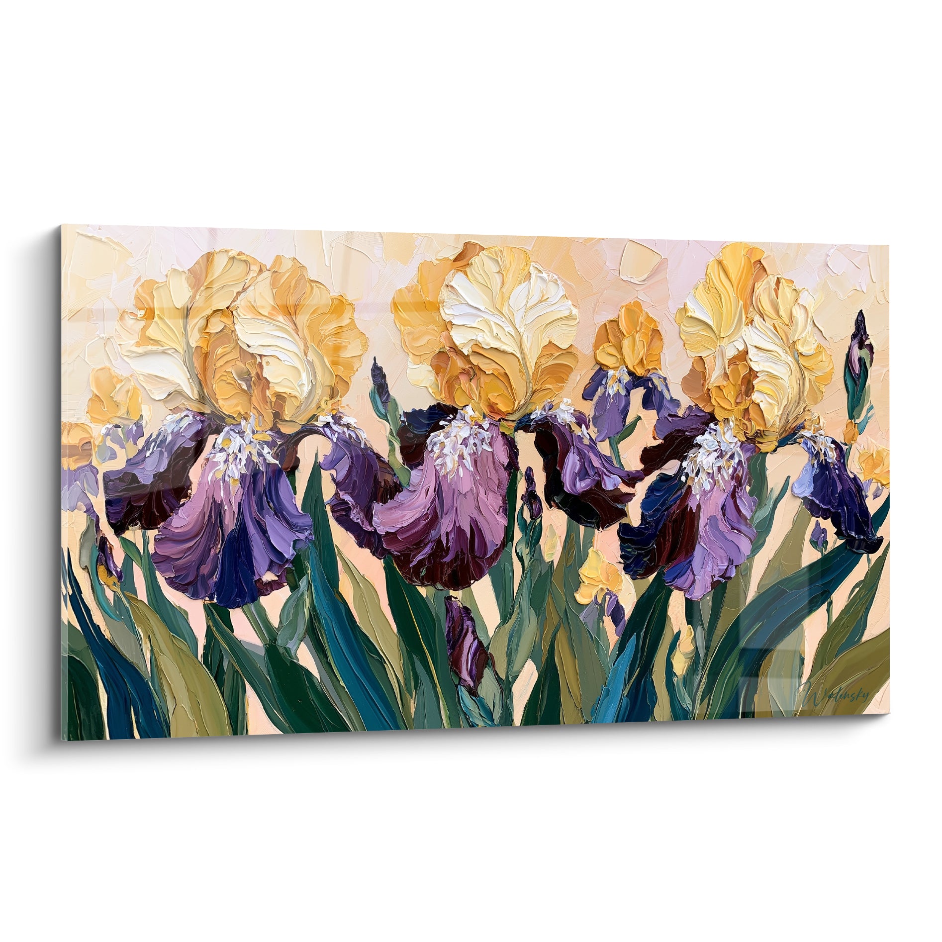 Iris jaune doré et violet profond aux pétales texturés, empâtements épais sur fond rose pâle