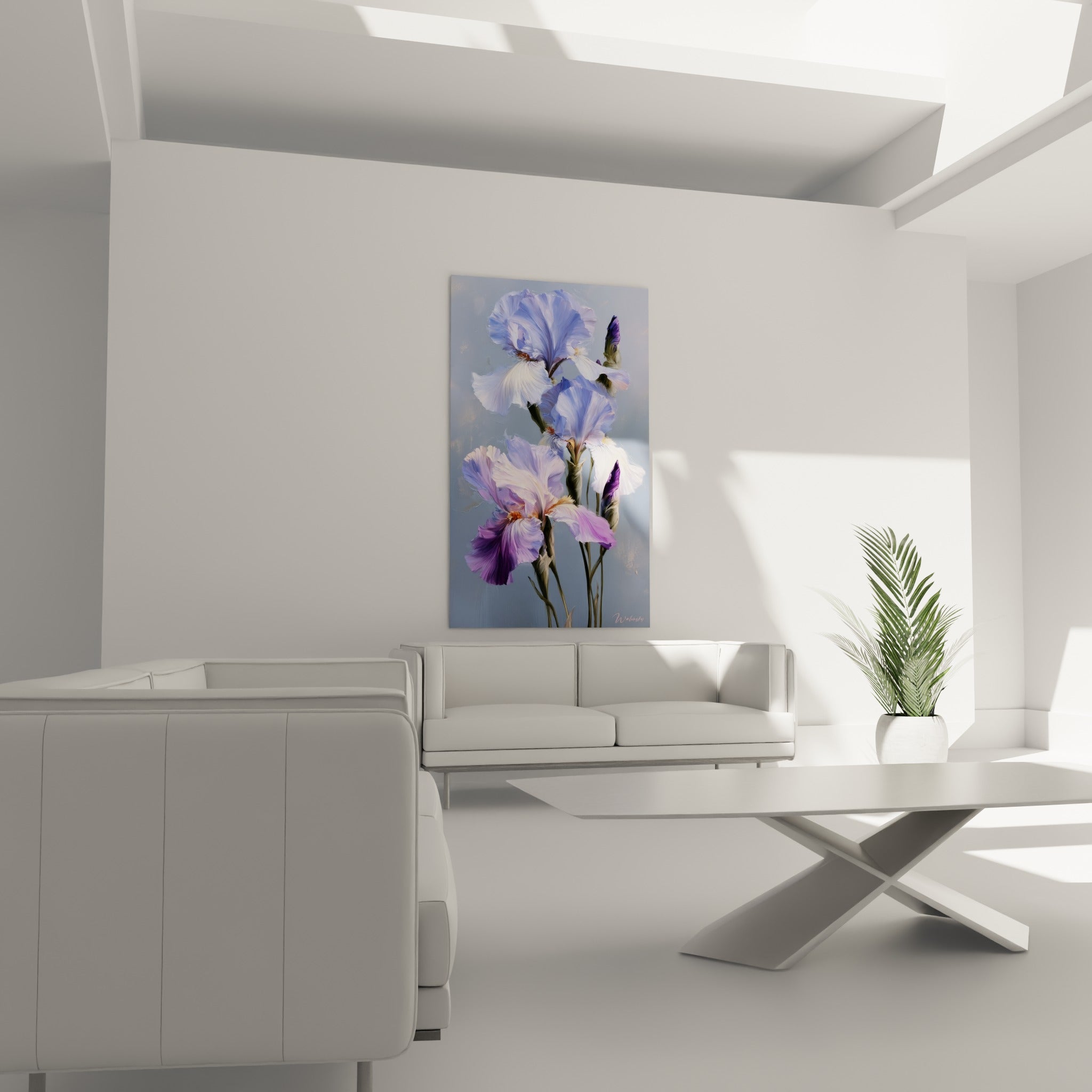 Fleurs d'iris lavande et pourpre déployées au-dessus d'un canapé dans un salon lumineux