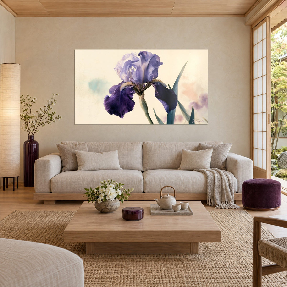 Cuadro iris barbado con pétalos lavanda y violeta profundo sobre fondo marfil, colgado encima de un sofá en un salón luminoso