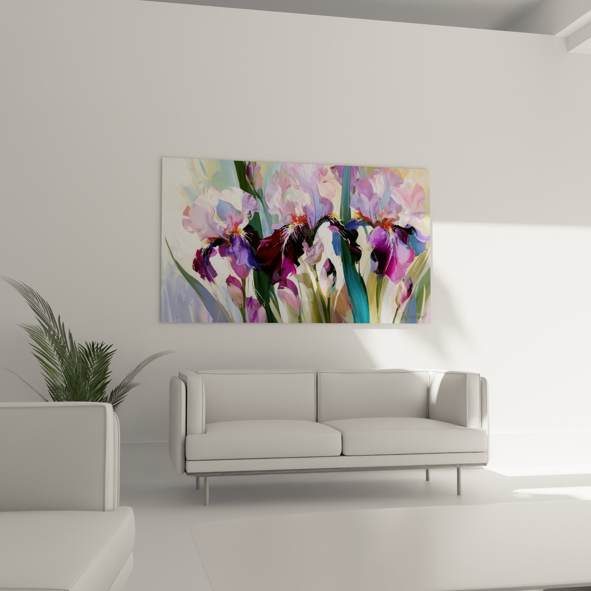 Fleurs d'iris violet et terracotta suspendues au-dessus d'un canapé dans un salon lumineux