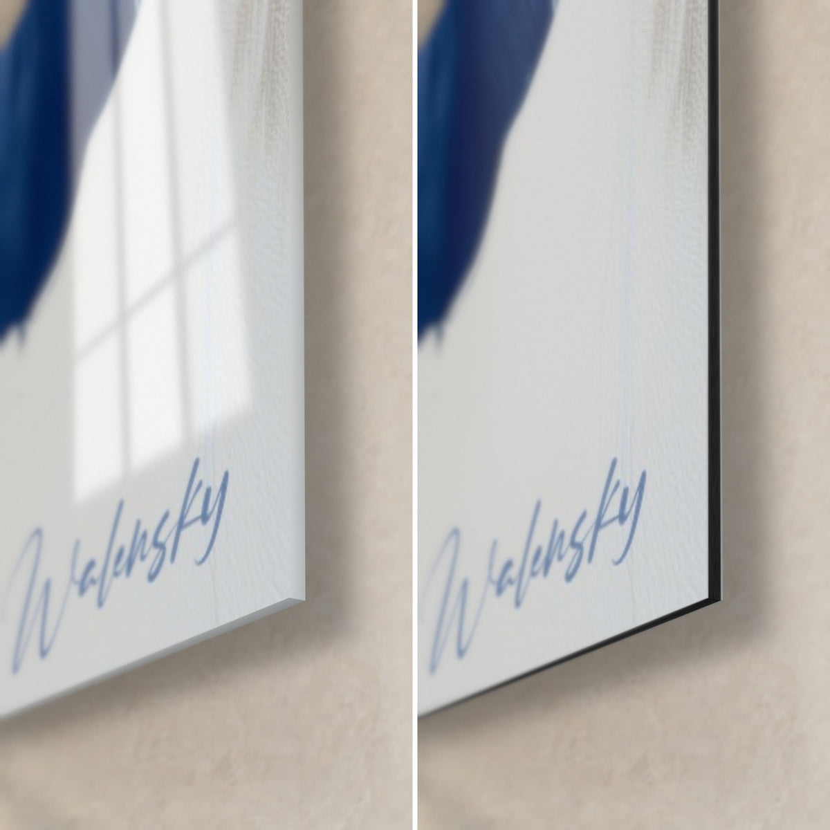 Quadro petalo blu azzurro e bianco crema, angolo in basso a destra: vetro acrilico lucido a sinistra, Dibond nero opaco a destra
