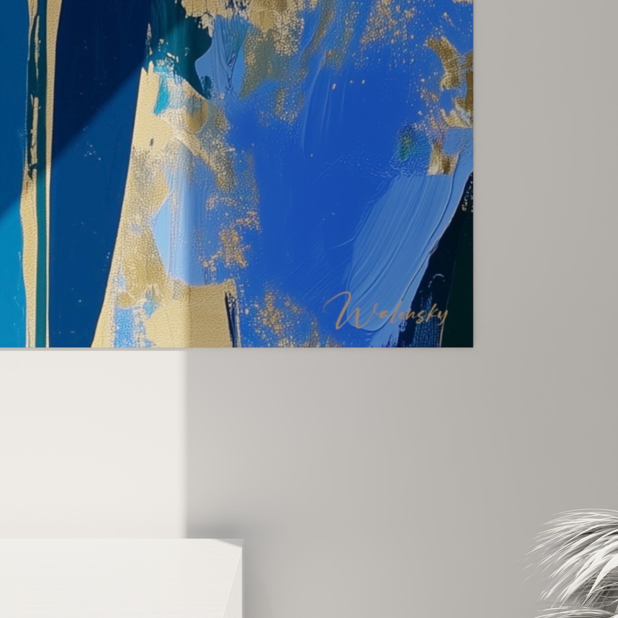Empâtements bleu profond et craquelures dorées visibles de près sur la toile de l'iris