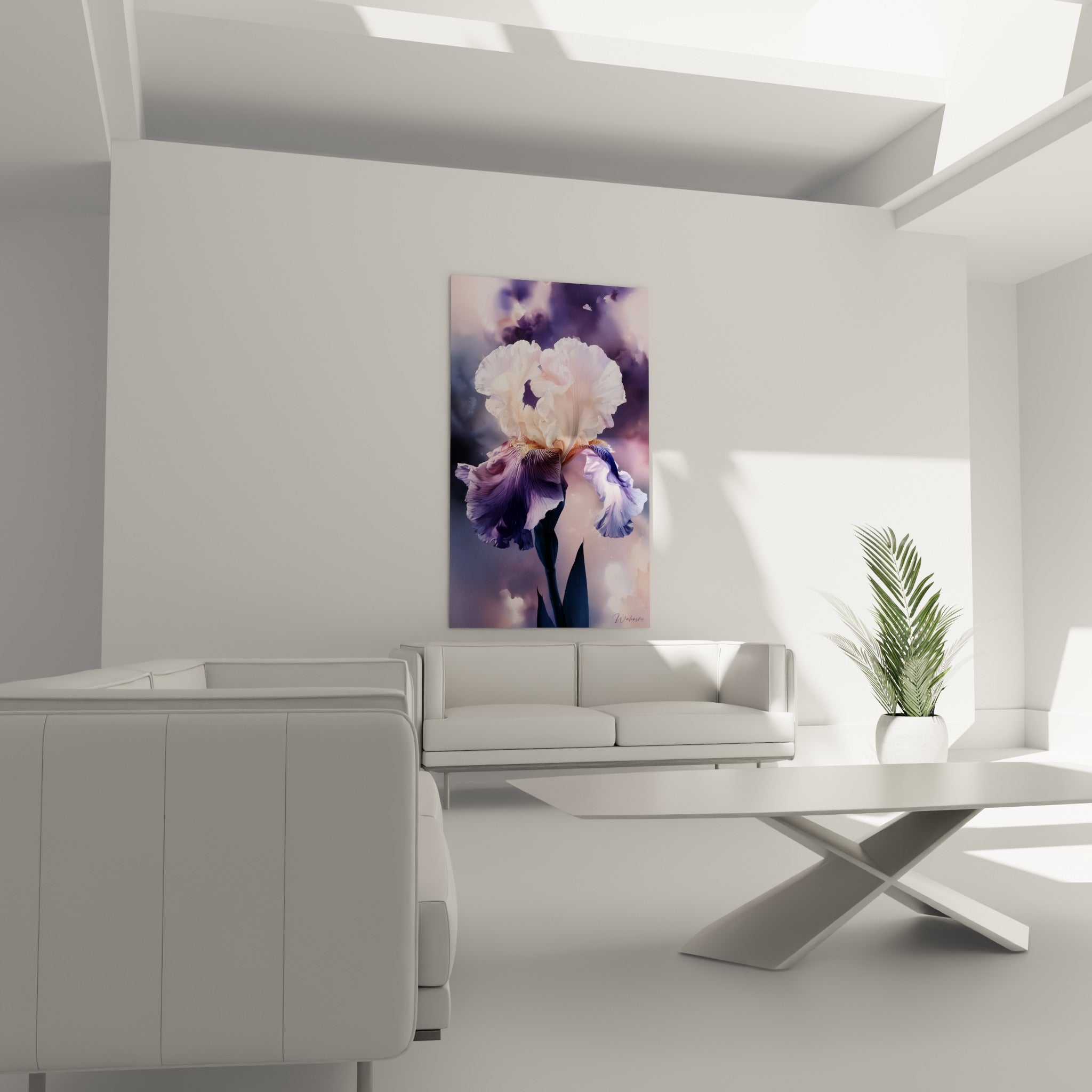 Pétales d'iris veloutés violet et ivoire, tige bleu sombre, au-dessus d'un canapé dans un salon lumineux