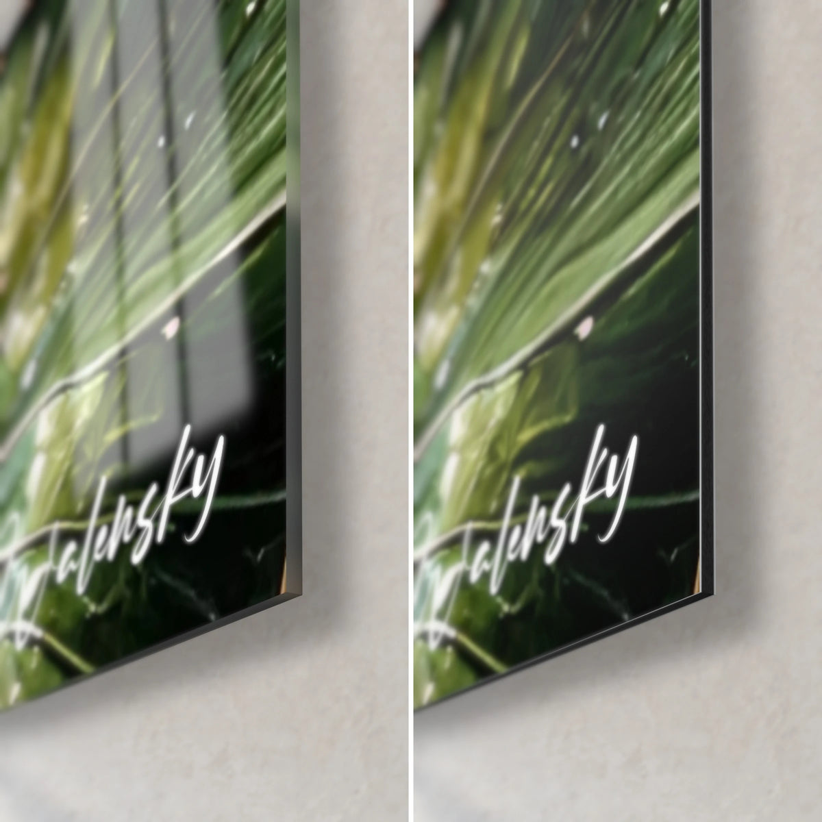 Schilderij met crème lotus en jadegroene bladeren, rechter onderhoek, glanzend acrylglas links, mat Dibond rechts, dikte 3 mm