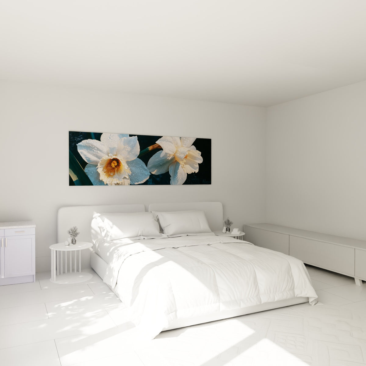 Fleurs de jonquille blanches et ocre au-dessus d'un lit dans une chambre claire