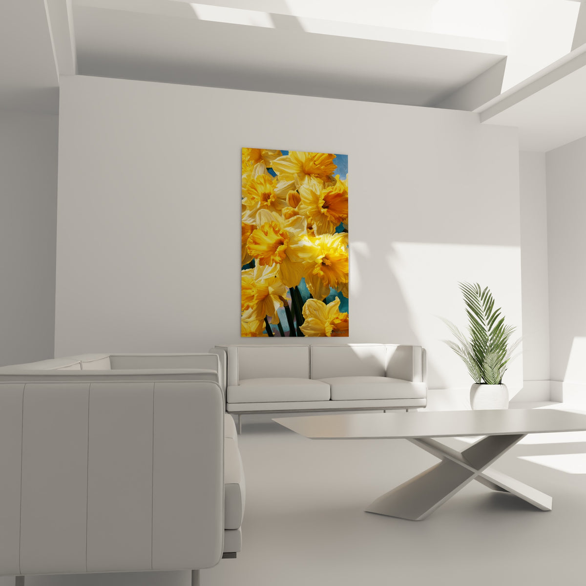 Fleurs de jonquille jaune vif et orange brûlé installées au-dessus d'un canapé dans un salon lumineux