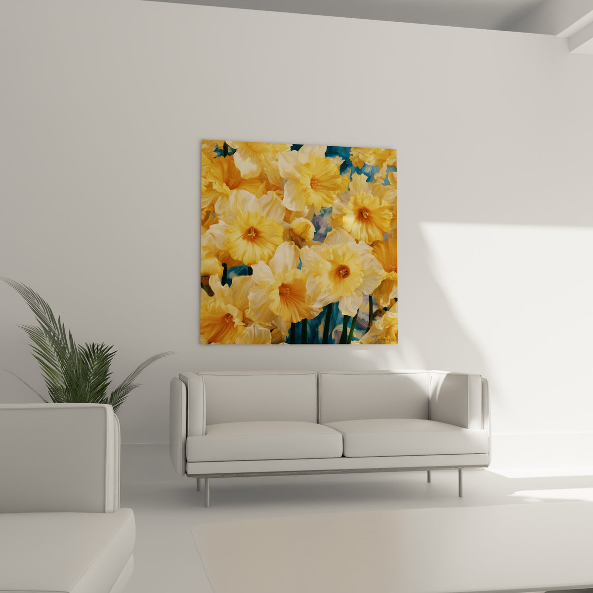 Pétales de jonquille orangés et crème froissés au-dessus d'un canapé dans un salon lumineux