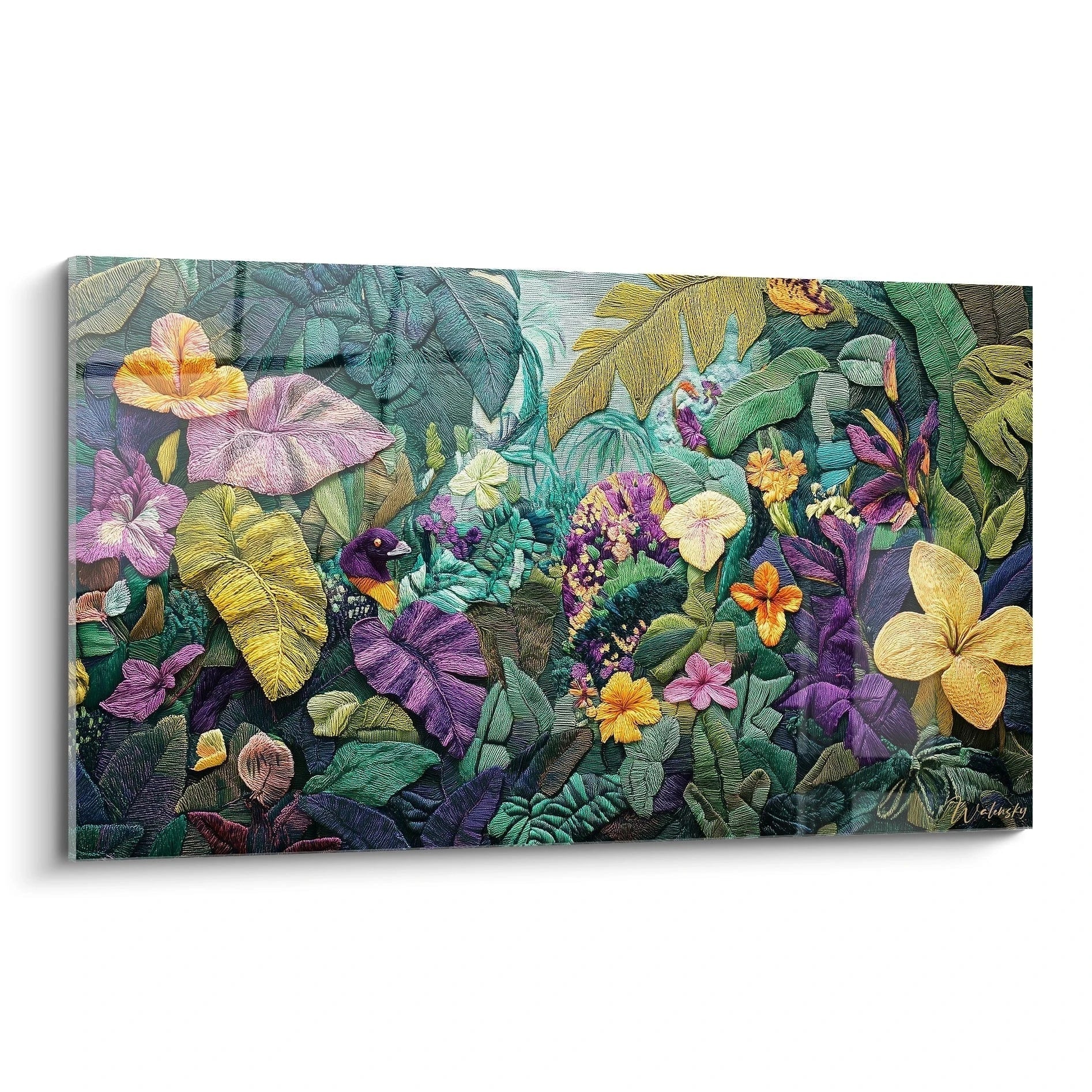 Un tableau tropical brodé représentant une jungle luxuriante avec des fleurs violettes, jaunes et orange entre des feuillages verts denses, réalisé avec une technique de broderie en relief créant des textures riches et des motifs complexes.