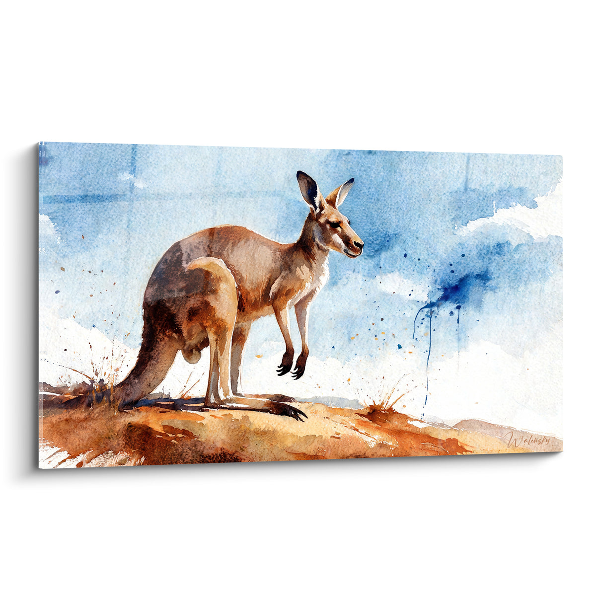 Kangourou fauve dressé sur une butte ocre, ciel bleu marine éclaboussé d'encre en aquarelle