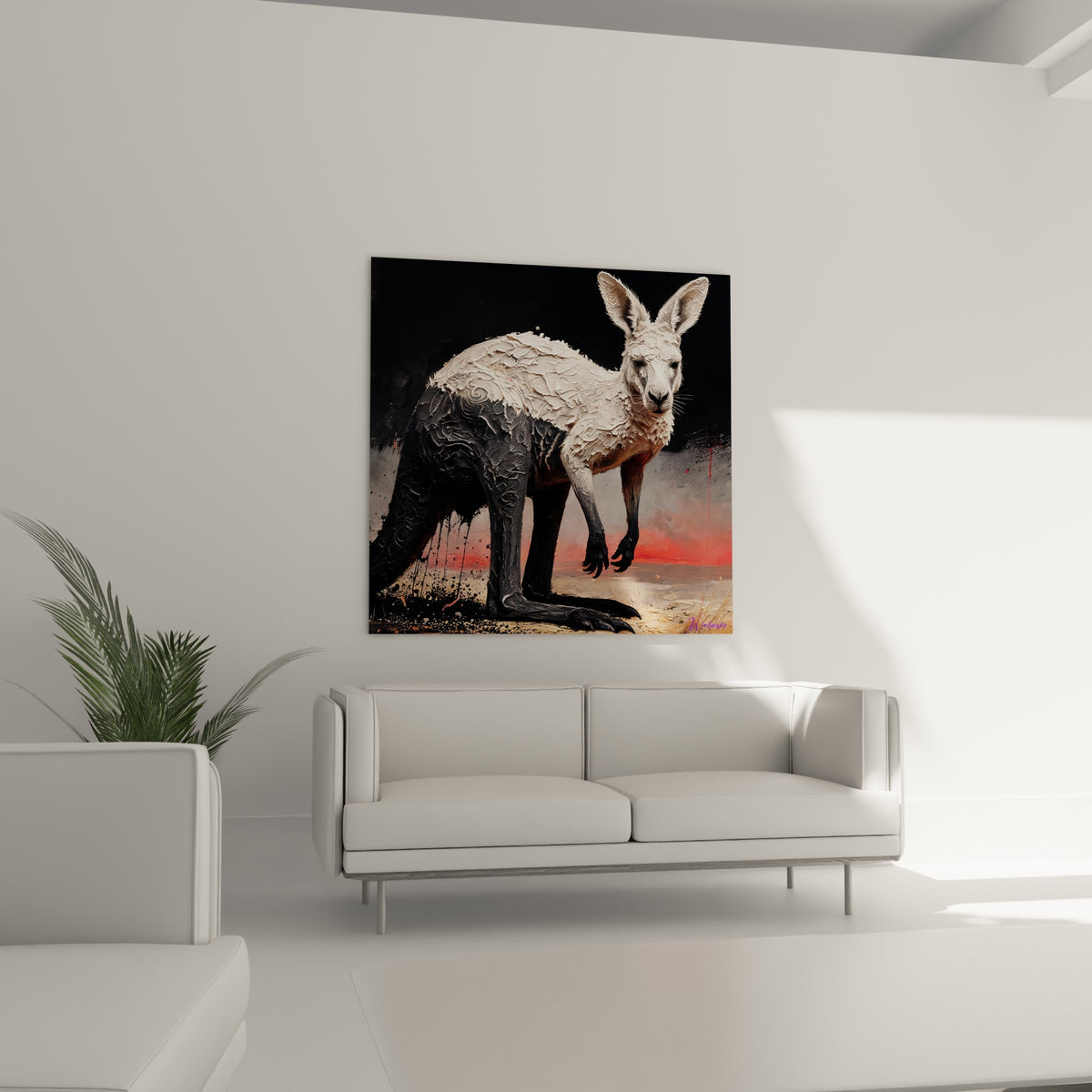 Kangourou griffu aux tons blanc et rouge braise accroché au-dessus d'un canapé dans un salon lumineux