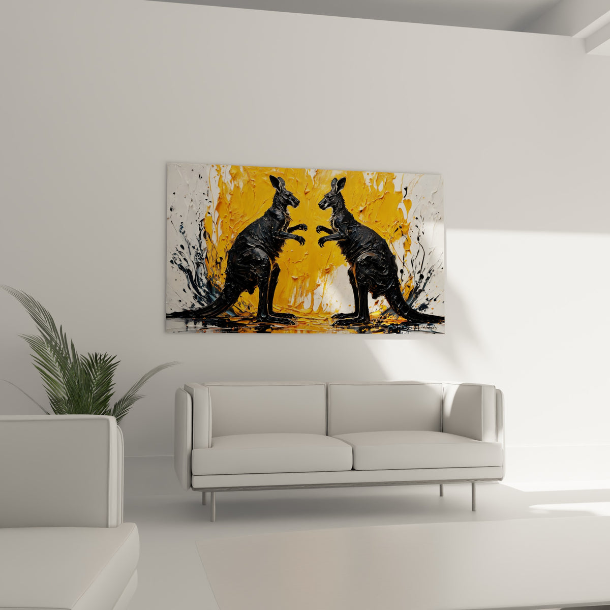Silhouettes de kangourous anthracite et fond ocre flamboyant, au-dessus d'un canapé dans un salon lumineux