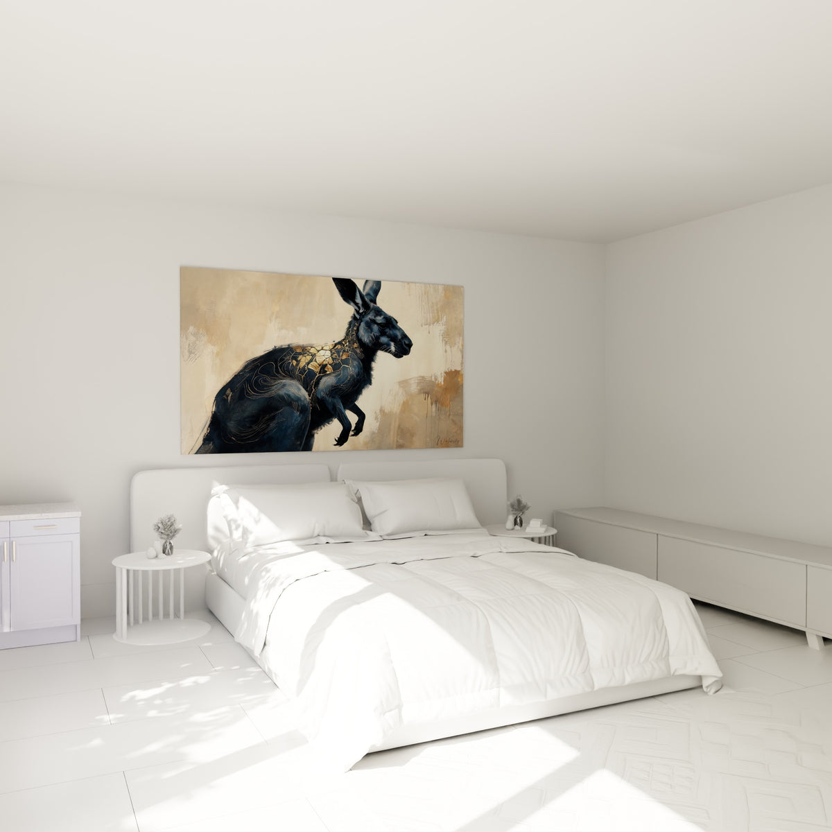 Silhouette de kangourou noir et or, motifs dorés géométriques, au-dessus d'un lit dans une chambre claire