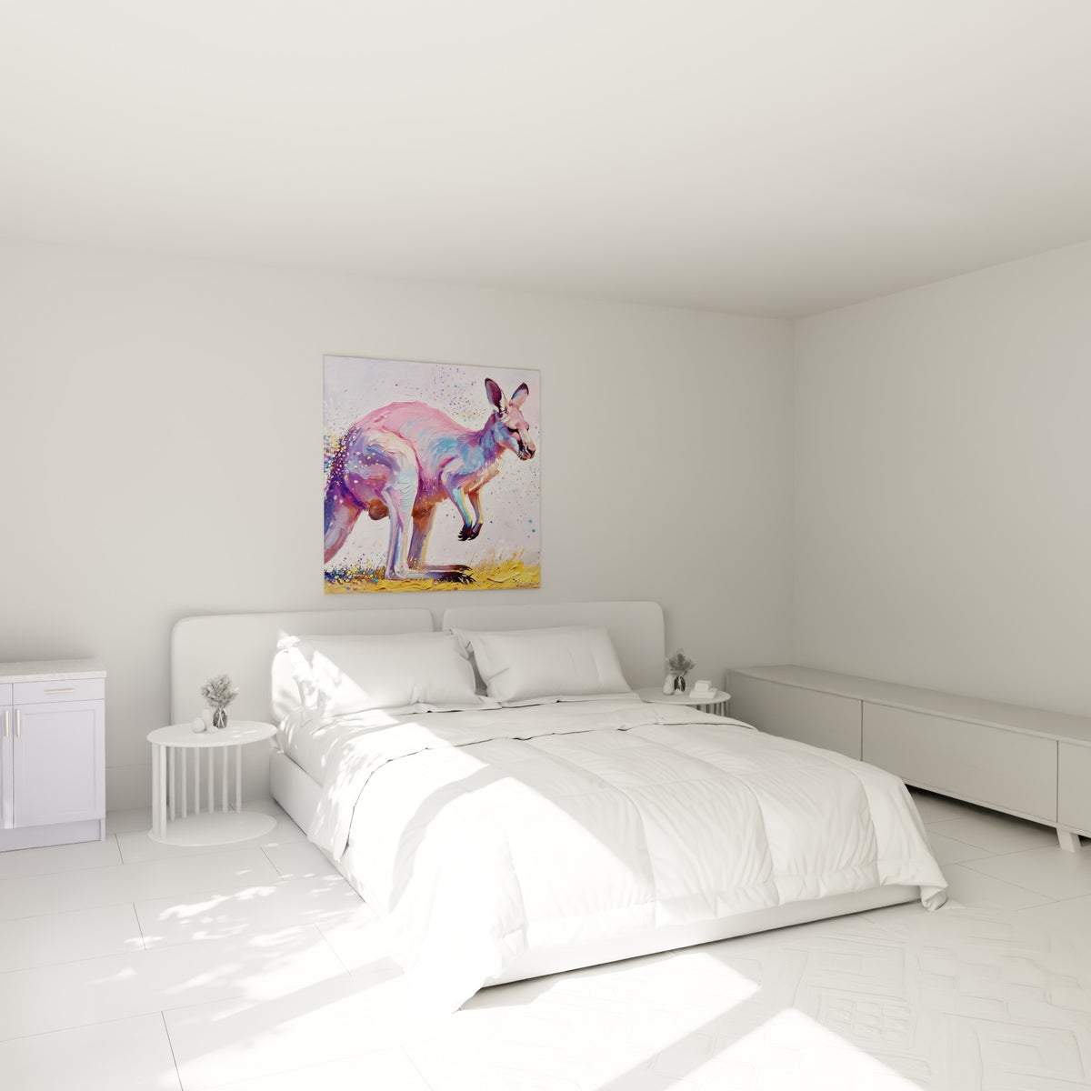 Kangourou aux teintes pastel rose et violet, éclats dorés au sol, accroché au-dessus d'un lit dans une chambre claire