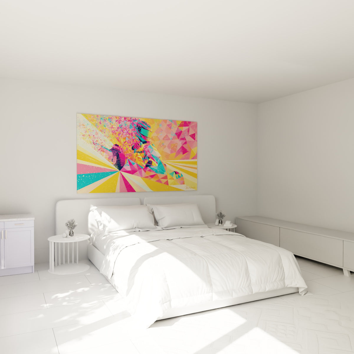 Karting fauve et rose fuchsia en style géométrique éclaté, au-dessus d'un lit dans une chambre claire