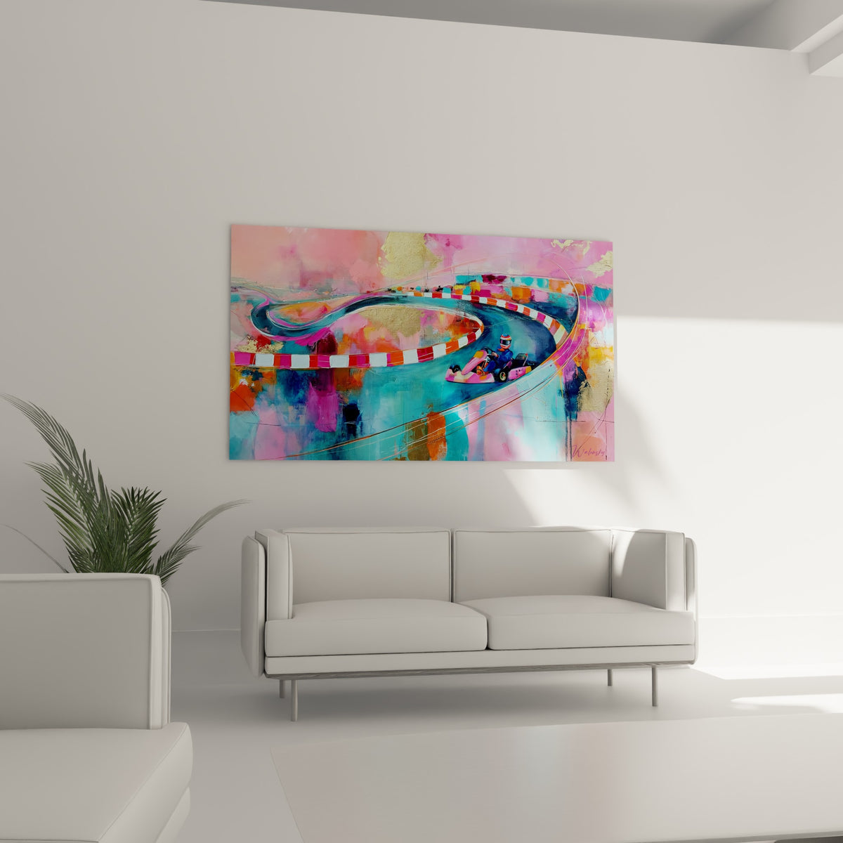 Virage de karting aux teintes orangées et fuchsia, au-dessus d'un canapé dans un salon lumineux