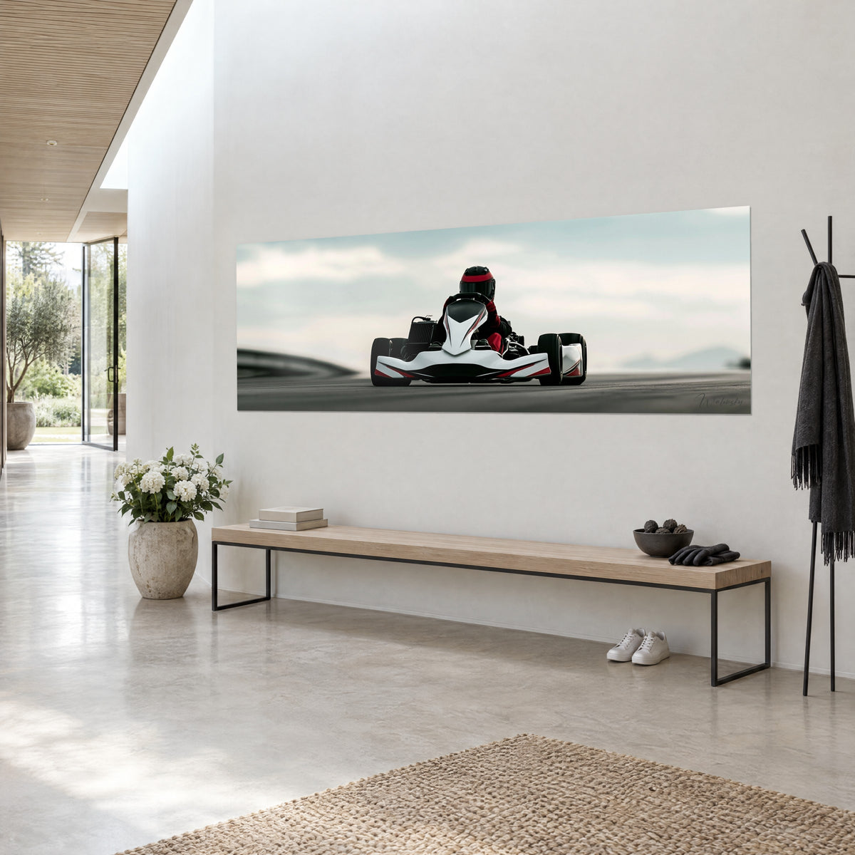 Kart blanc aux bandes rouges lancé sur circuit gris, au-dessus d'un canapé dans un salon lumineux
