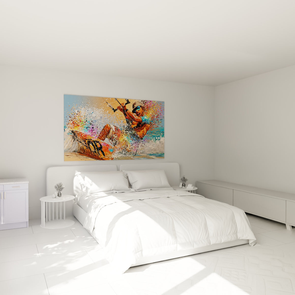 Sportif de kitesurf multicolore accroché au-dessus d'un lit dans une chambre claire