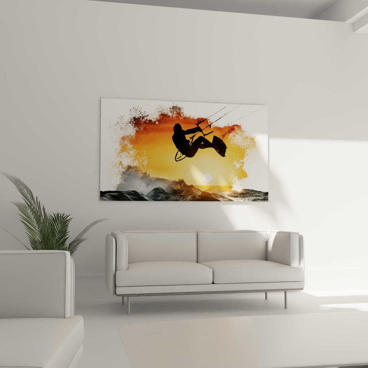 Silhouette de kitesurfeur suspendue entre ciel doré et écume blanche, au-dessus d'un canapé dans un salon lumineux