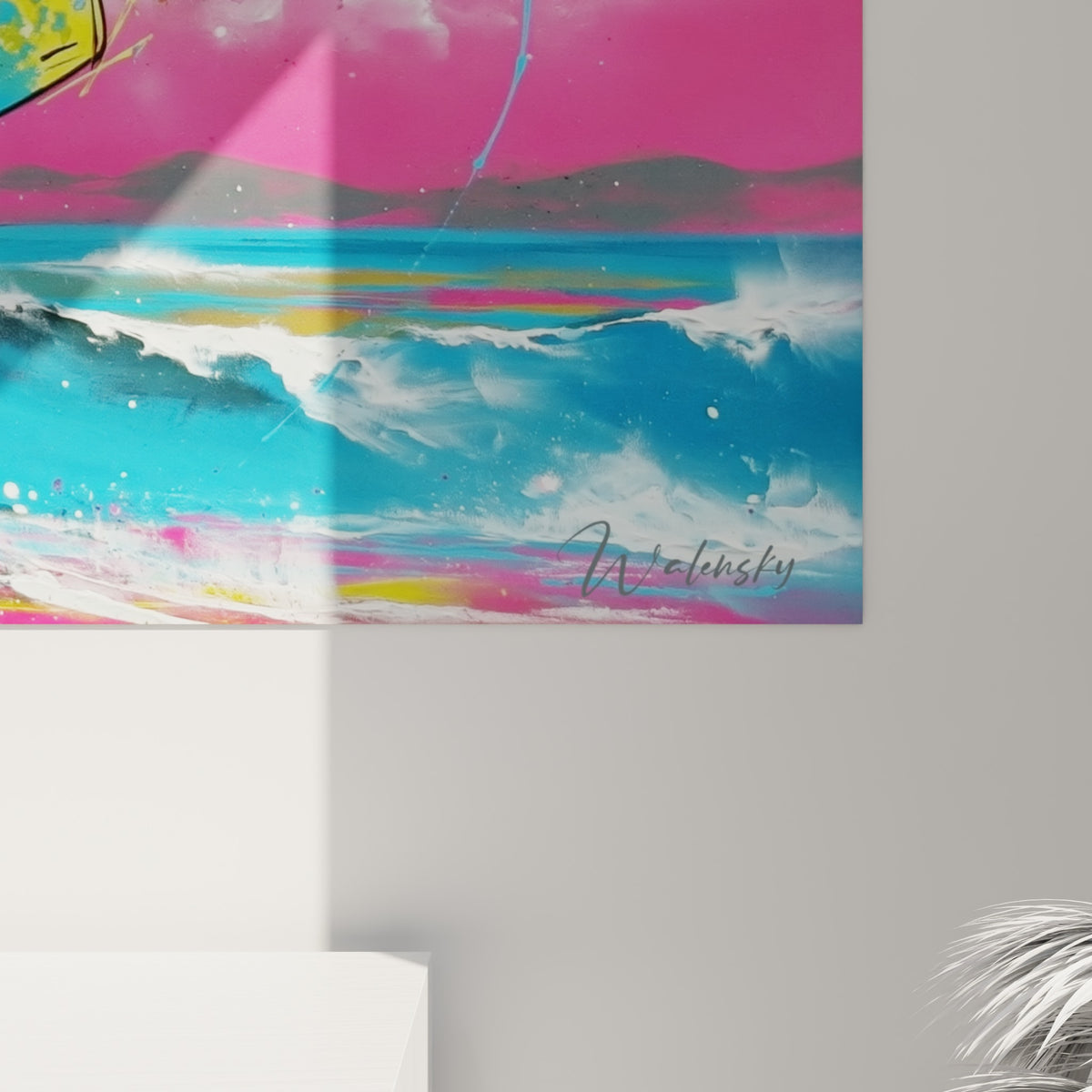Grain de peinture éclaboussée en rose fuchsia et bleu turquoise, coulures dorées se mêlant sur la toile