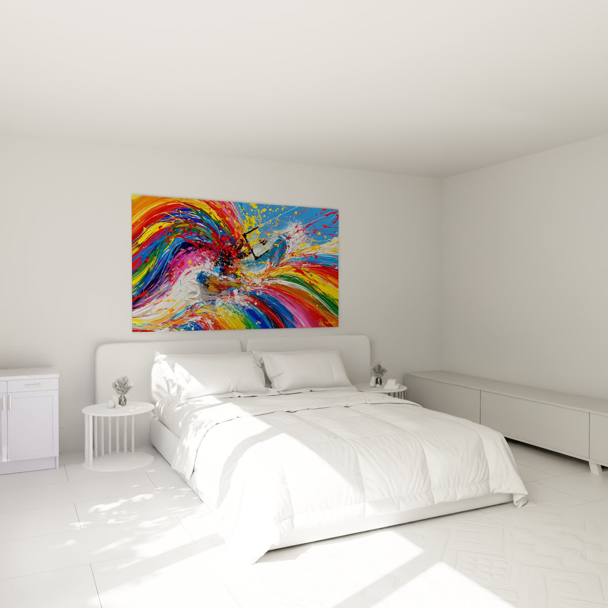Vague tourbillonnante bleu et rose entourant un kitesurfeur, au-dessus d'un lit dans une chambre claire.