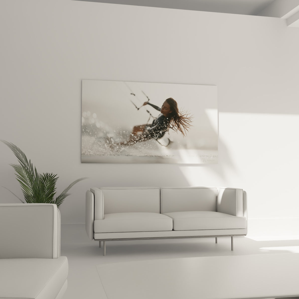 Glisseuse en kitesurf entourée d'éclaboussures scintillantes, au-dessus d'un canapé dans un salon lumineux