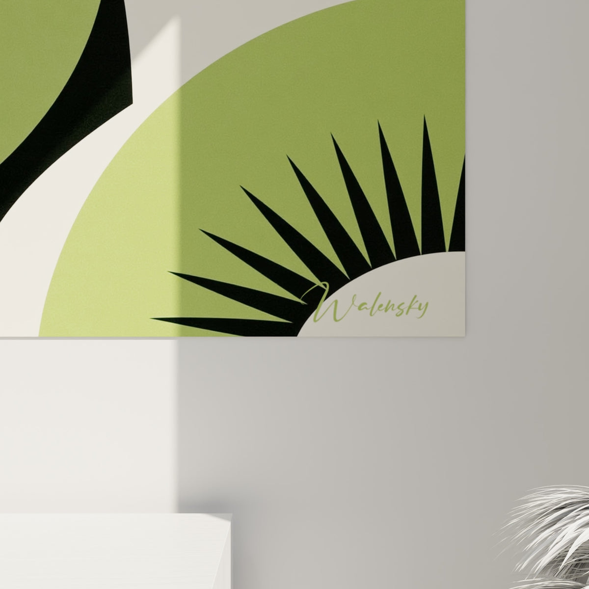 Détail du motif solaire noir et vert sauge du kiwi révélant le grain et les aplats de l'impression