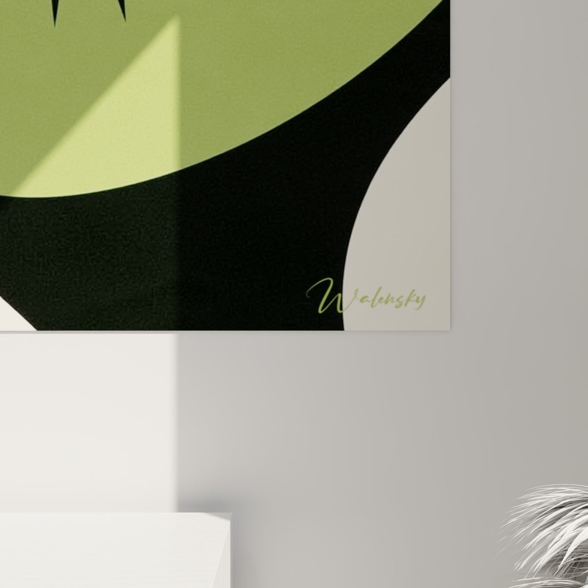 Détail des traits noirs effilés et du vert sauge lumineux composant ce motif kiwi imprimé