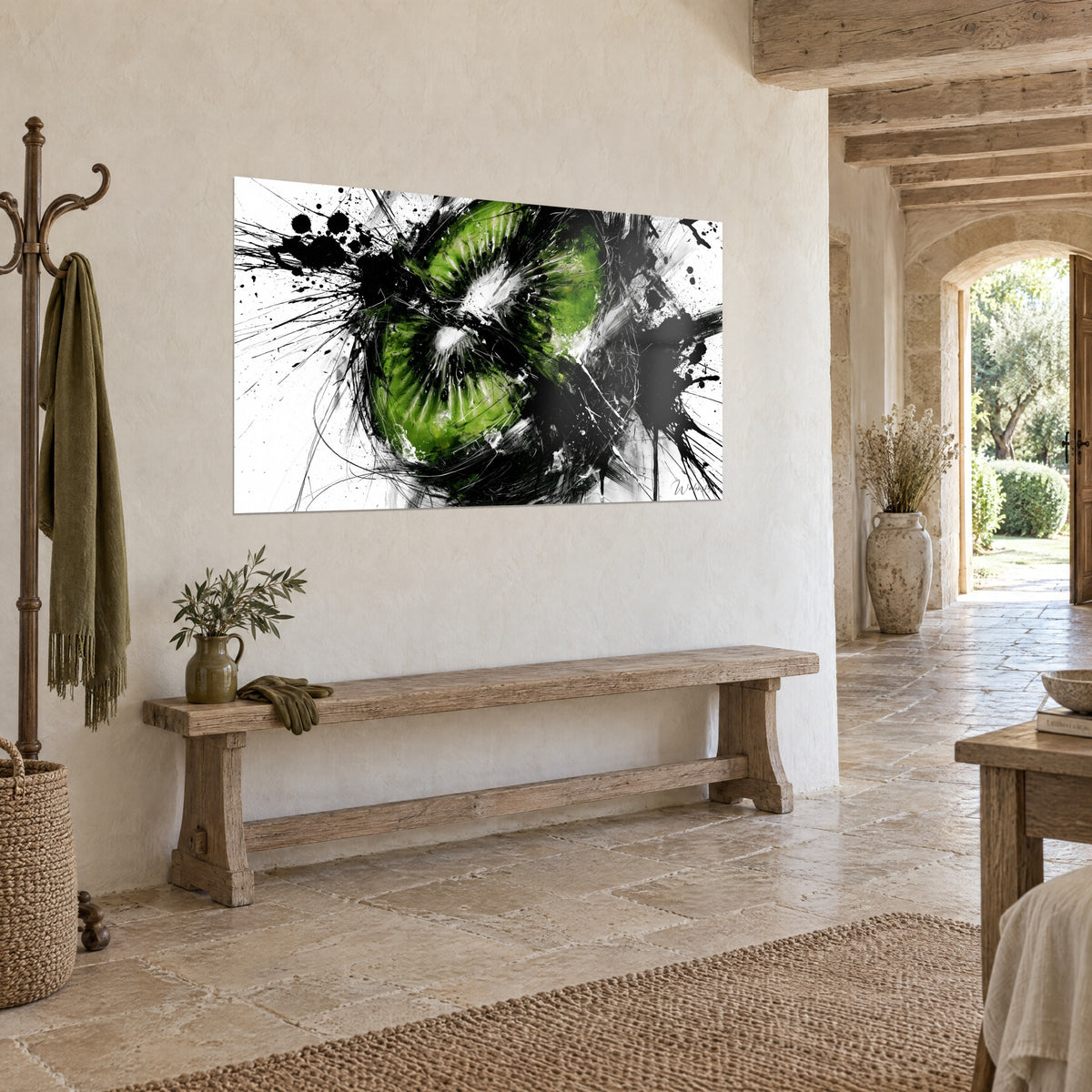 Tableau fruit exotique tranché aux pépins noirs rayonnants, vert pomme sur fond blanc, accroché dans une entrée en pierre ocre