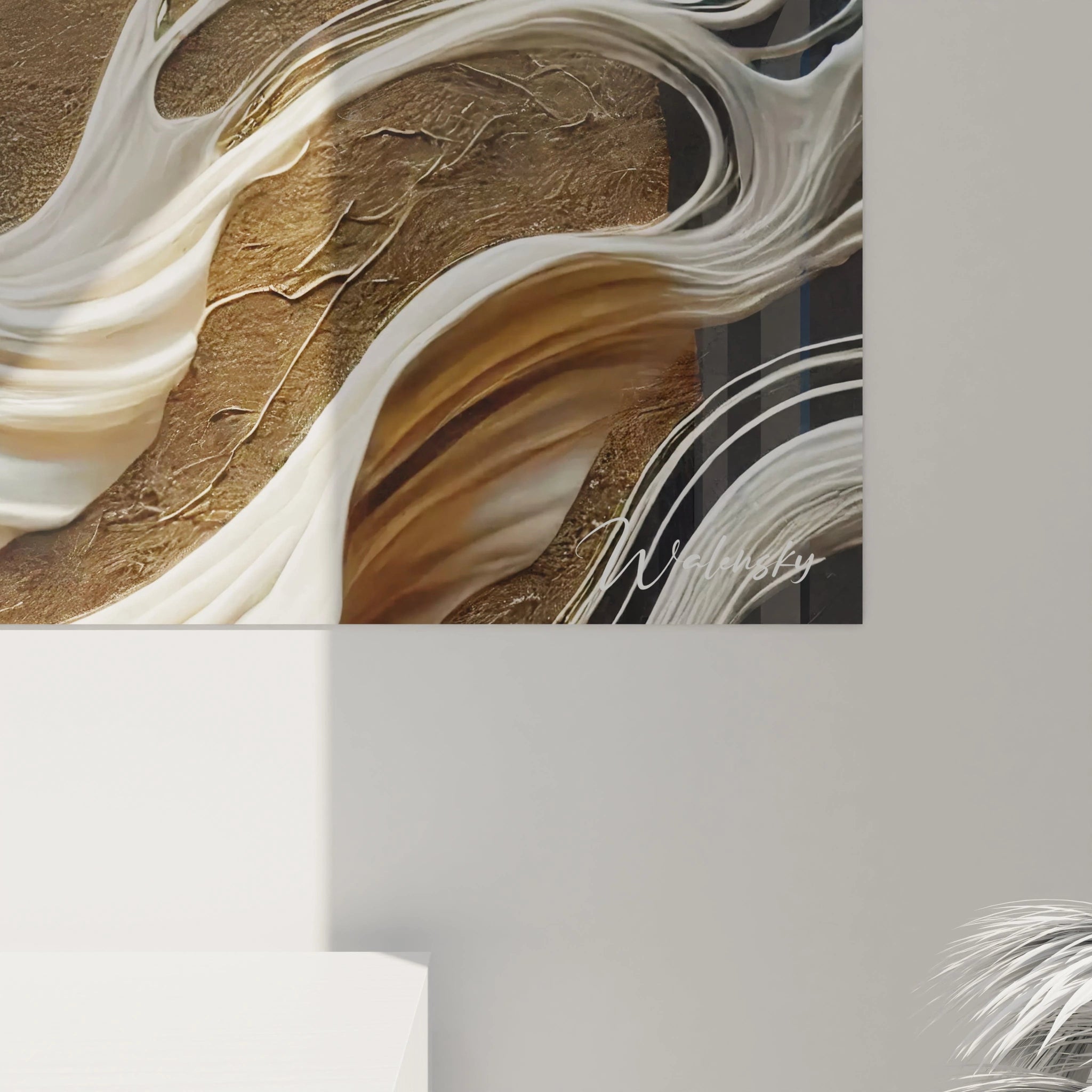 Vue de pres du tableau traditionnel asiatique. Les textures et motifs delicats revelent la fusion entre elegance artistique et symboles d’antan, apportant une touche mystique.