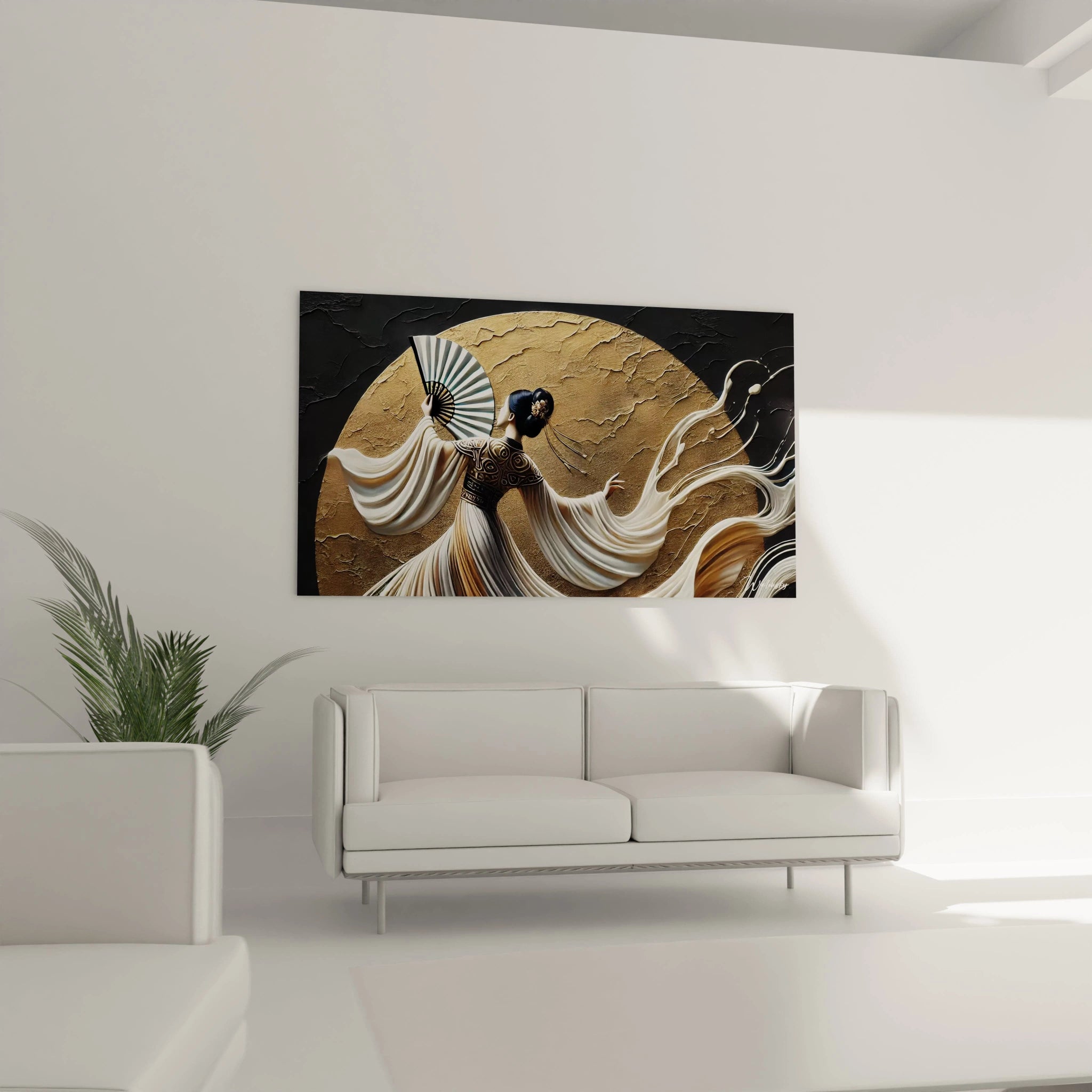 Au-dessus du canape dans le salon, ce tableau traditionnel asiatique sublime l’espace avec ses nuances dorees et sa representation poetique d’une danse classique intemporelle.