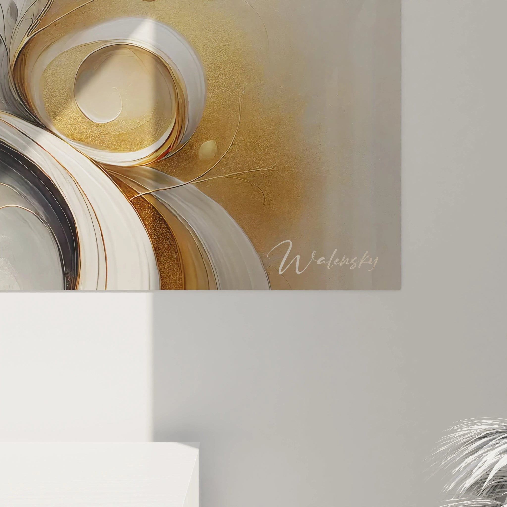 Vue de près d'un tableau papillon détaillé, où le noir et l'or se fondent harmonieusement pour refléter la grâce et la force. Un art captivant pour embellir votre espace.