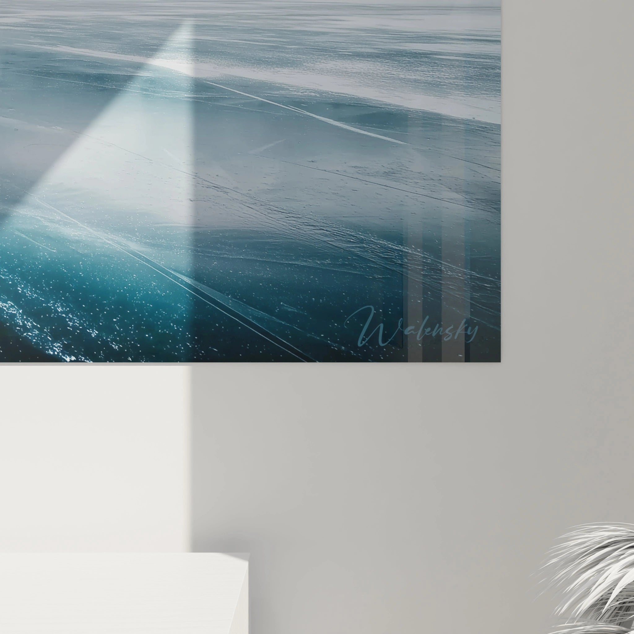 Tableau mural Walensky montrant la surface glacée bleue d un lac avec reflets de lumière et signature tableau lac gelé hiver
