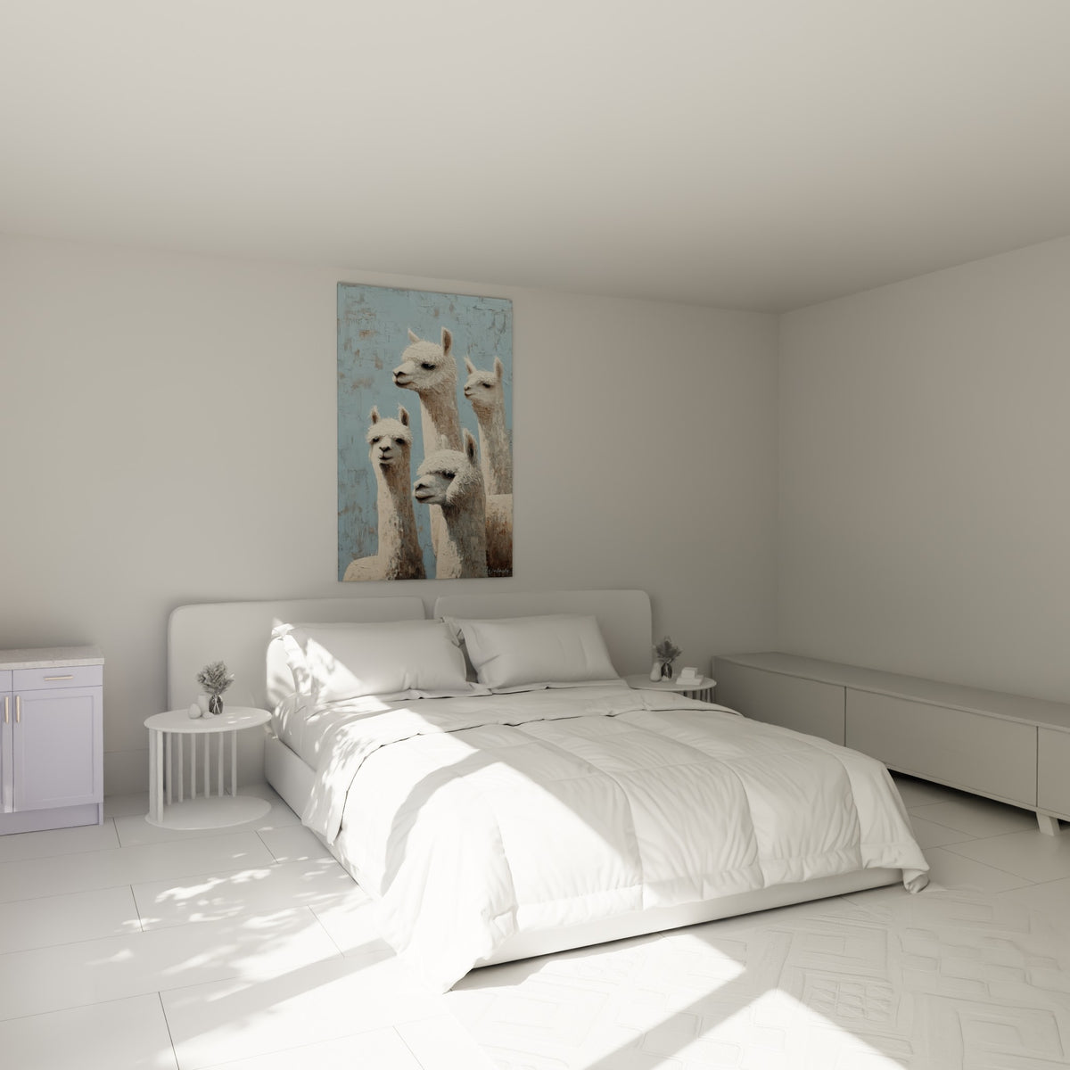Lamas beige et blanc peints au couteau, accrochés au-dessus d'un lit dans une chambre claire