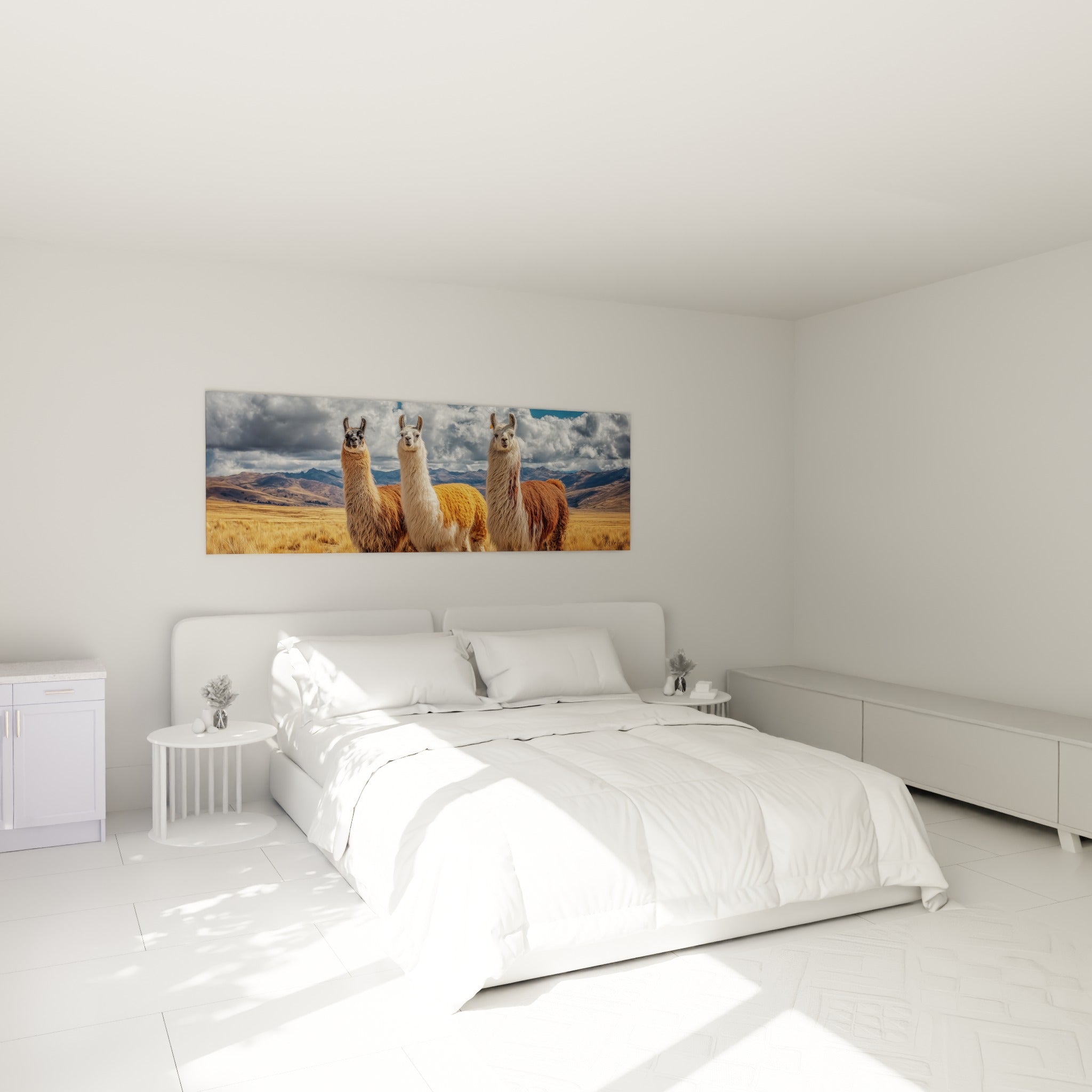 Lamas au pelage ocre et crème surplombant un lit dans une chambre claire aux tons naturels