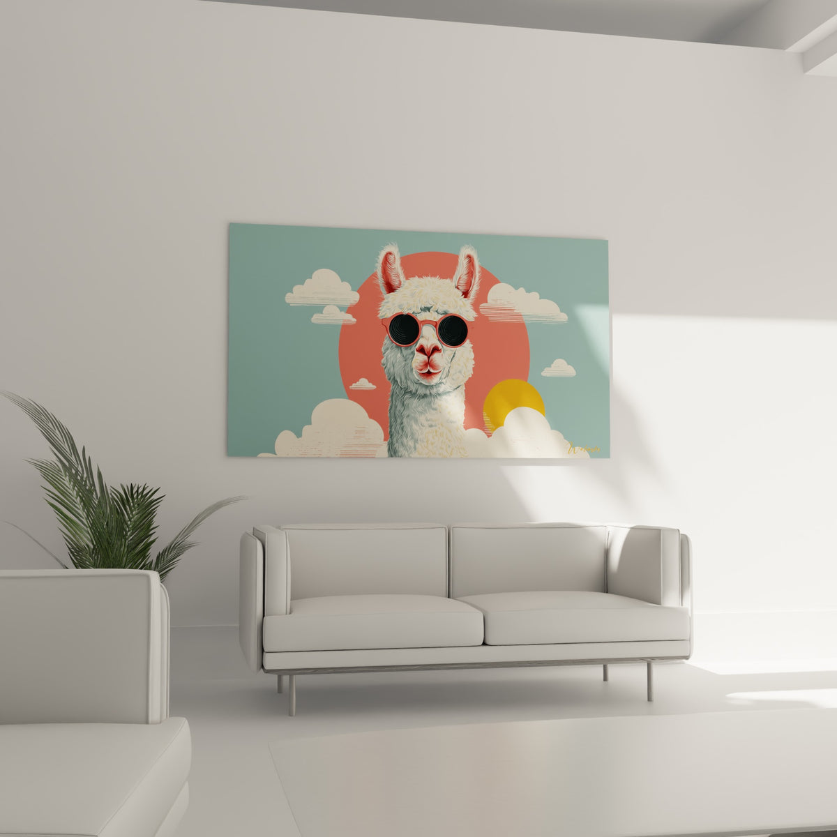 Lama à lunettes rouges sur fond bleu pastel accroché au-dessus d'un canapé dans un salon lumineux