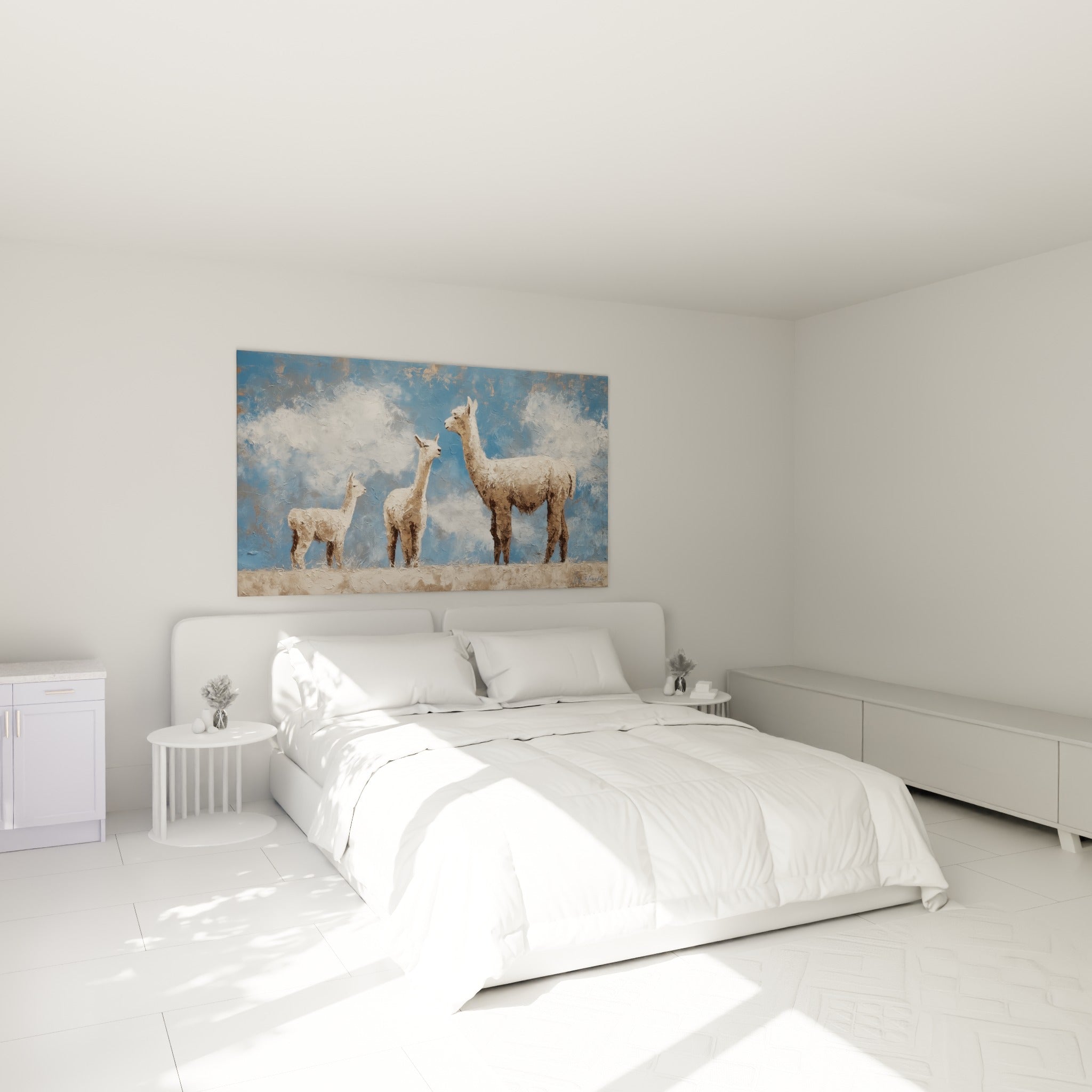 Famille de lamas beige et bruns sur ciel bleu, accrochée au-dessus d'un lit dans une chambre claire