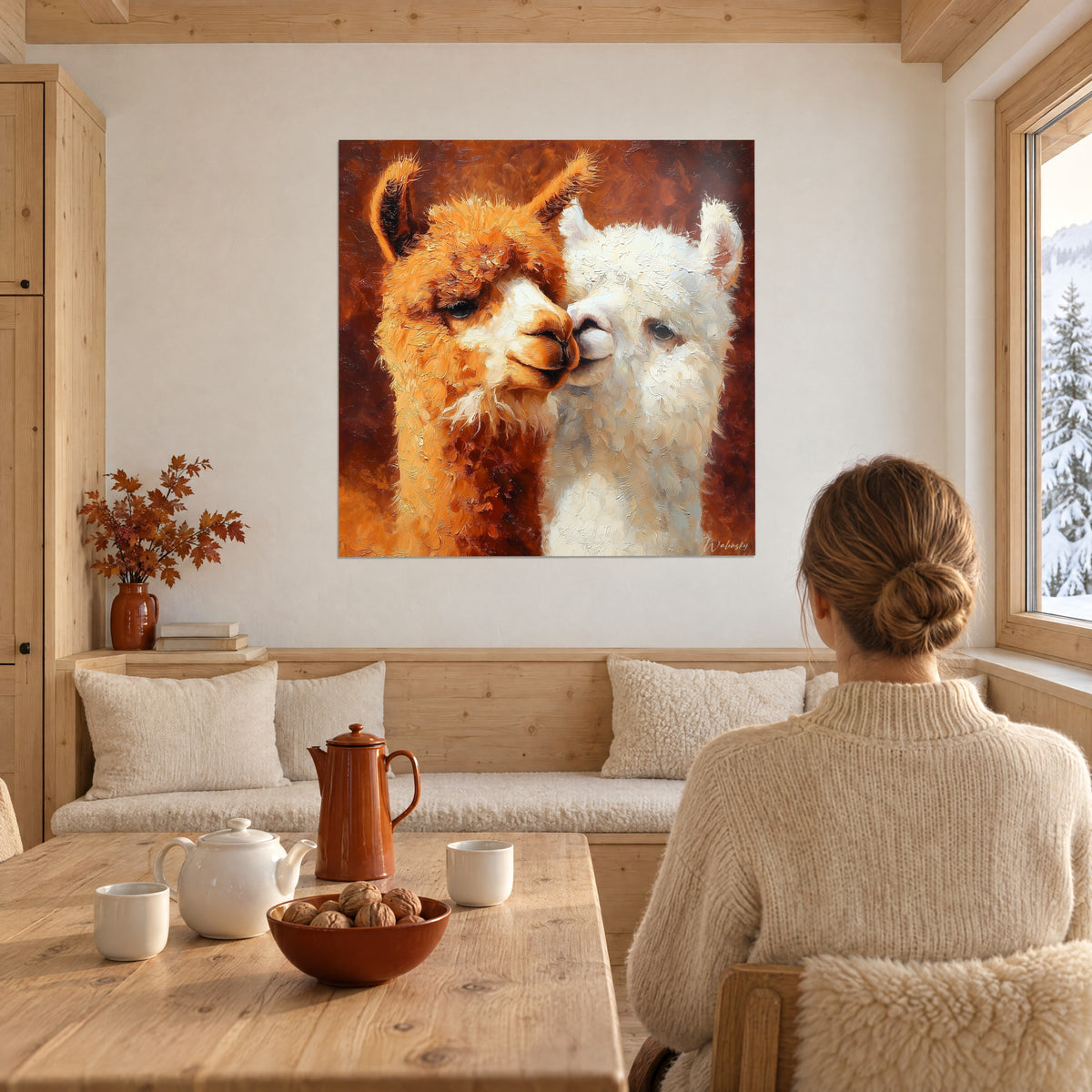 Gemälde zwei kuschelnde Lamas mit dicken Farbaufträgen, leuchtendes Rot und cremiges Weiß, gegenüber einer Frau im Pullover von hinten
