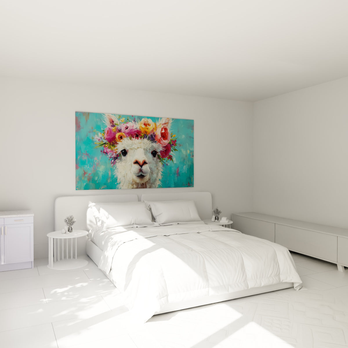 Portrait de lama fleuri turquoise et rose accroché au-dessus d'un lit dans une chambre claire