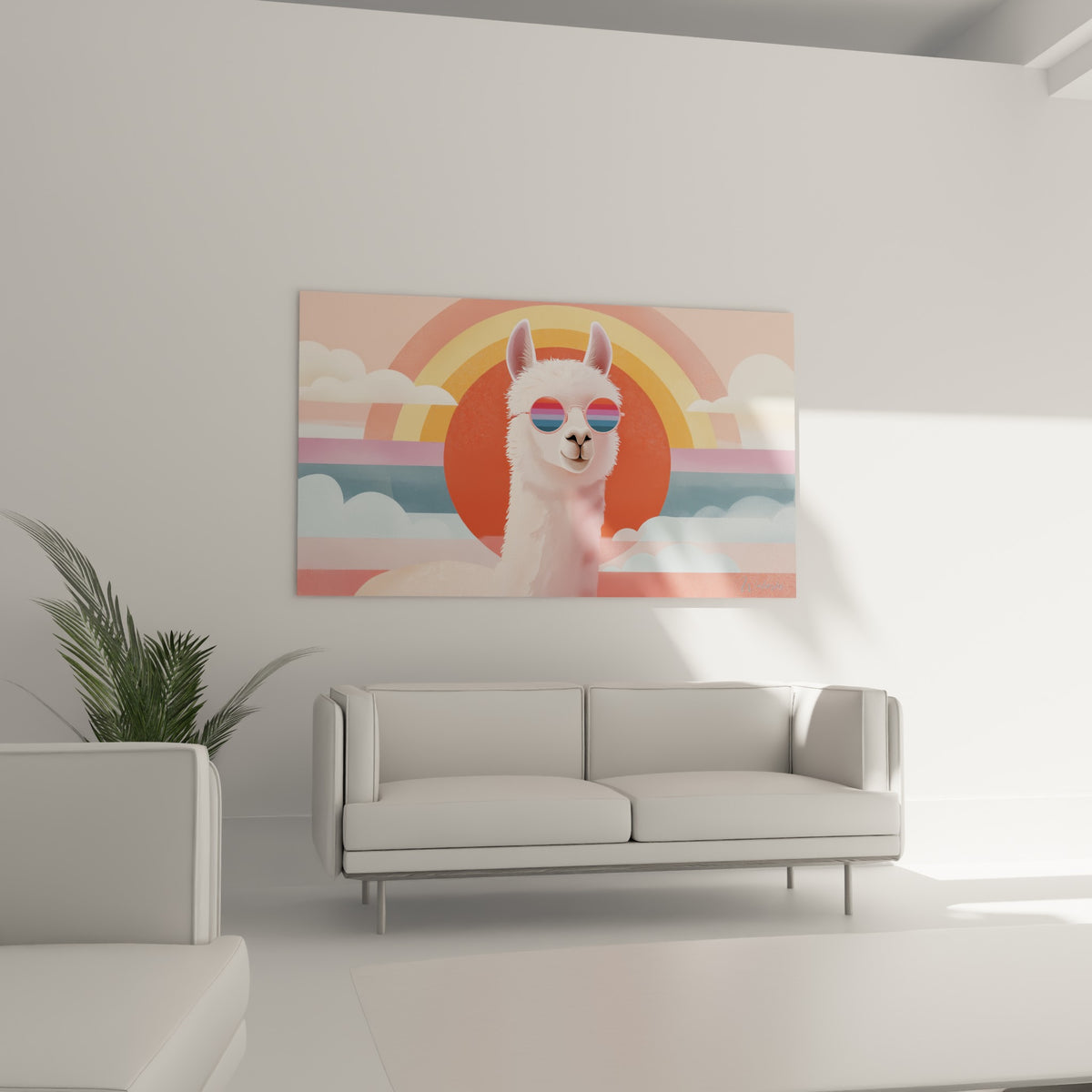 Portrait de lama rose et turquoise placé au-dessus d'un canapé dans un salon lumineux
