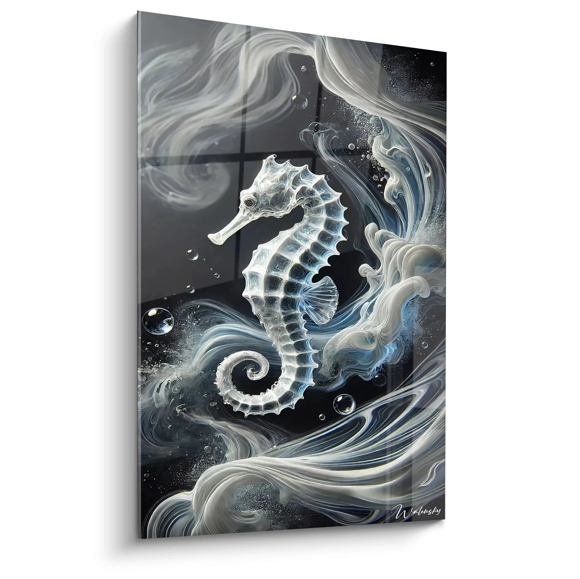 Tableau hippocampe élégant avec des teintes noir et blanc, présenté de biais. Une œuvre unique qui capture la tranquillité marine et l'élégance des profondeurs sous-marines.