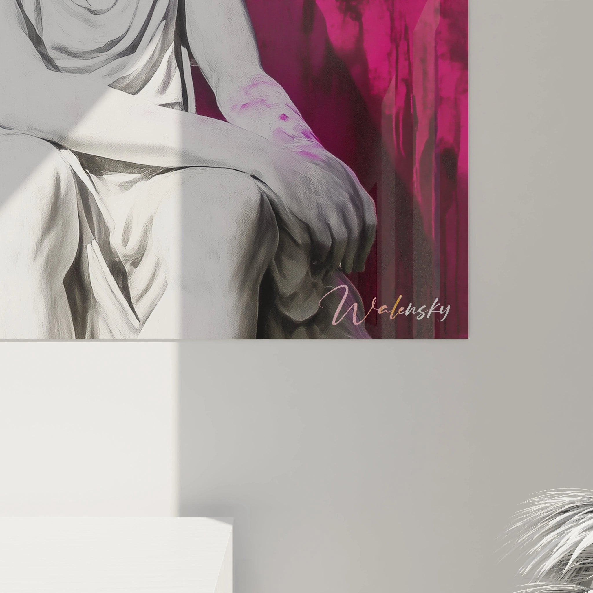 Un tableau figuratif abstrait présentant des sculptures blanches, sur un fond multicolore avec des coulures et des éclats de peinture rose et jaune.