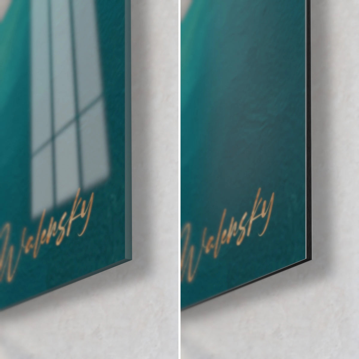 Tableau signé Walensky en lettres dorées, coin bas droit en turquoise profond, verre brillant à gauche, Dibond mat à droite