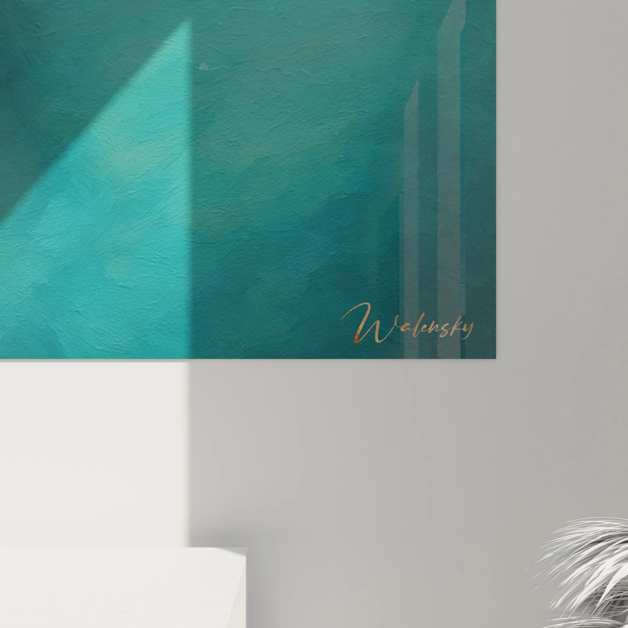 Un tableau vue aérienne présentant un paysage côtier stylisé avec une composition divisée verticalement, mélangeant des ocres et oranges terreux d'un côté et des bleus turquoise profonds de l'autre, avec des textures picturales prononcées.