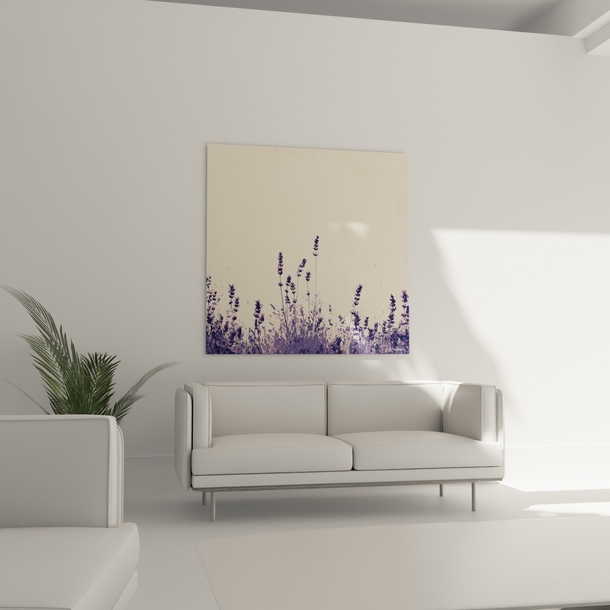 Fleurs de lavande mauve sur fond crème patiné, composition aérienne, au-dessus d'un canapé dans un salon lumineux